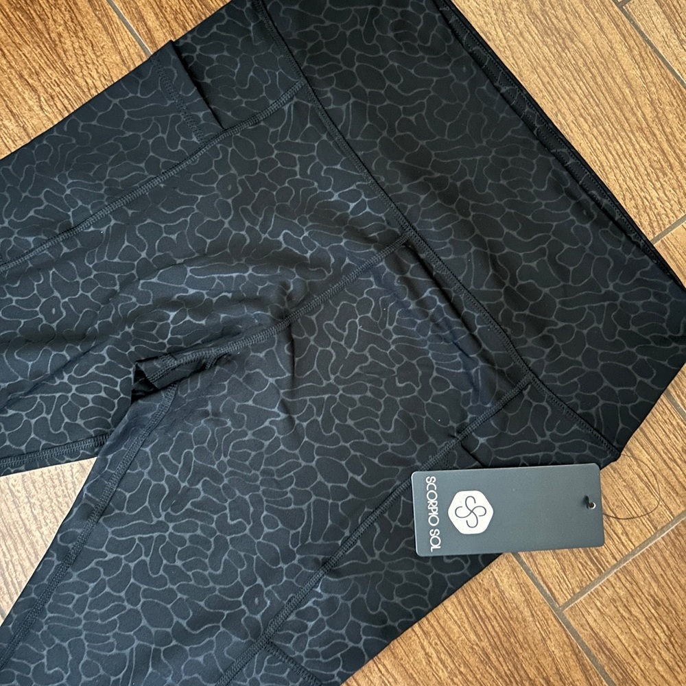 Scorpio Sol yoga pants